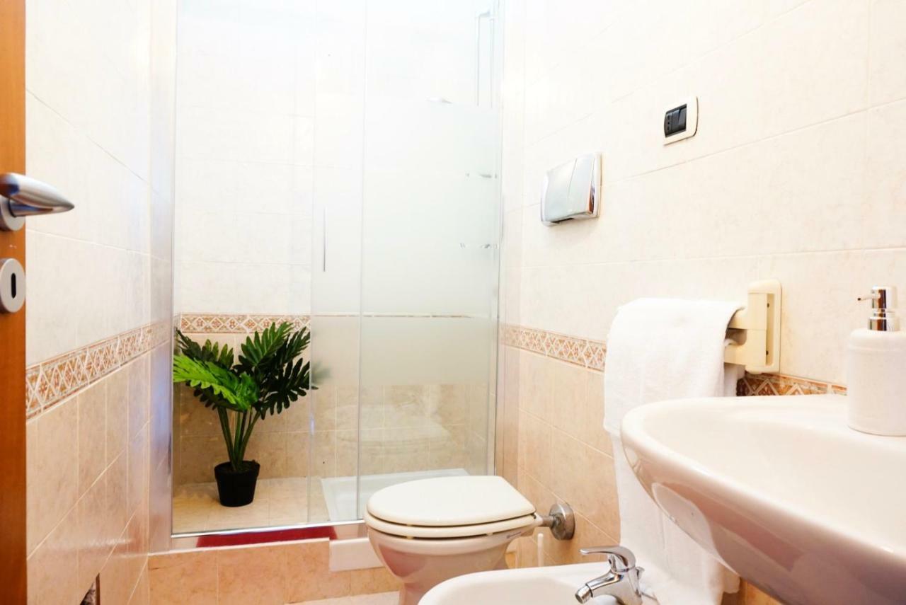 Villa Aurelia - Seafront Apartment With Terrace Quartu SantʼElena Buitenkant foto