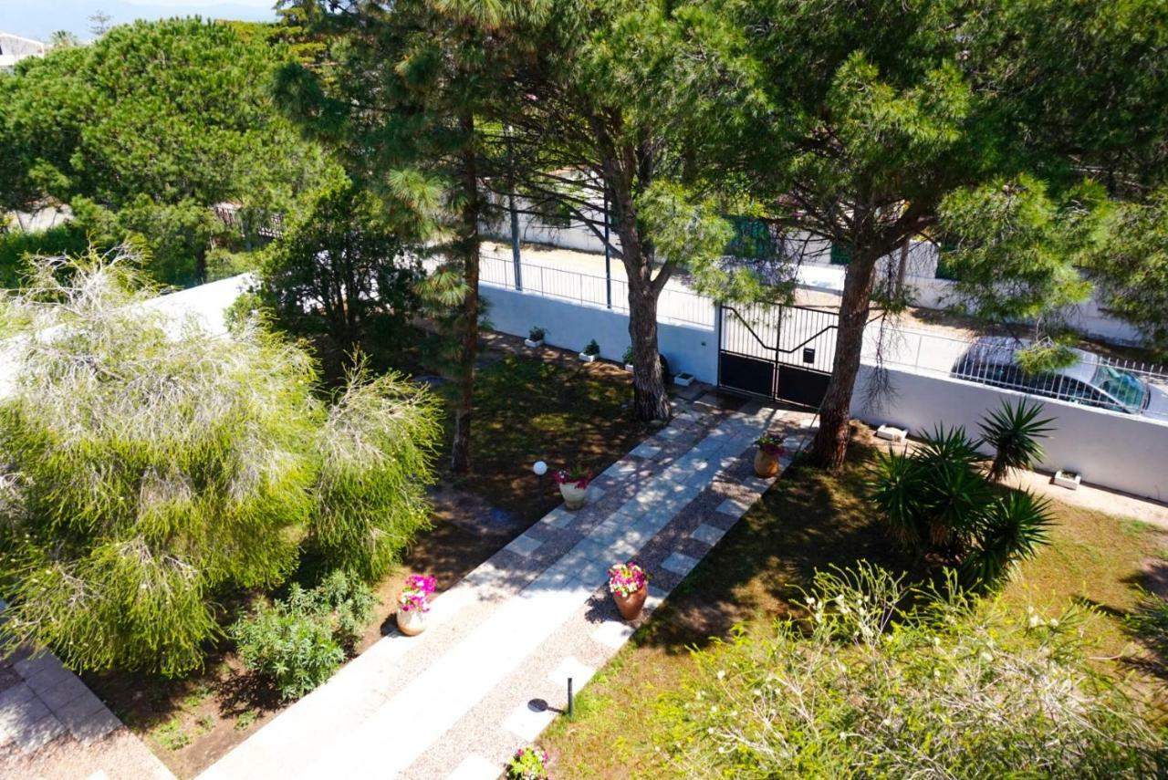Villa Aurelia - Seafront Apartment With Terrace Quartu SantʼElena Buitenkant foto