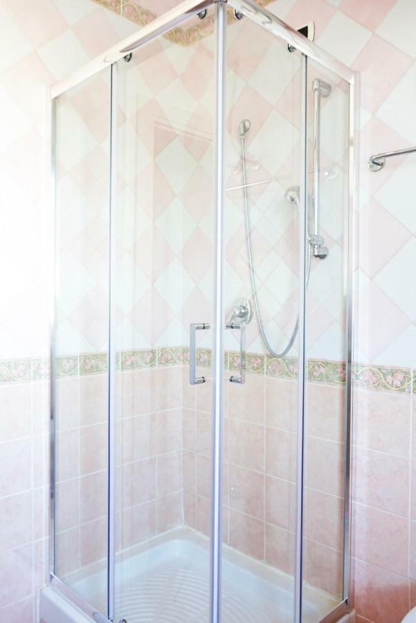 Villa Aurelia - Seafront Apartment With Terrace Quartu SantʼElena Buitenkant foto